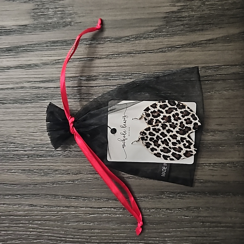 Leopard Design on Leather Leaf Shaped Earrings - Picture 4 of 5